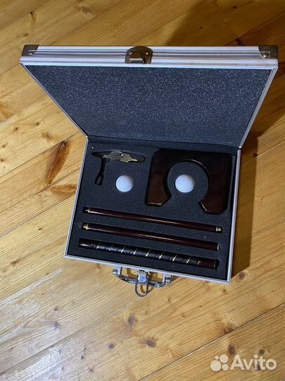 Кейс с набором для игры в гольф