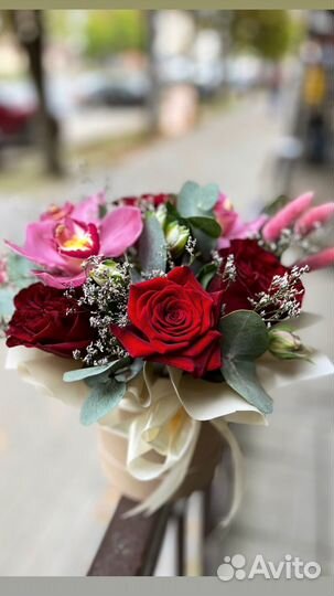 Композиции из живых цветов