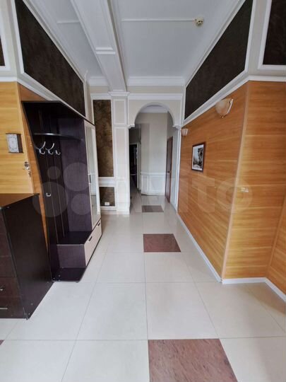 3-к. квартира, 100 м², 1/3 эт.