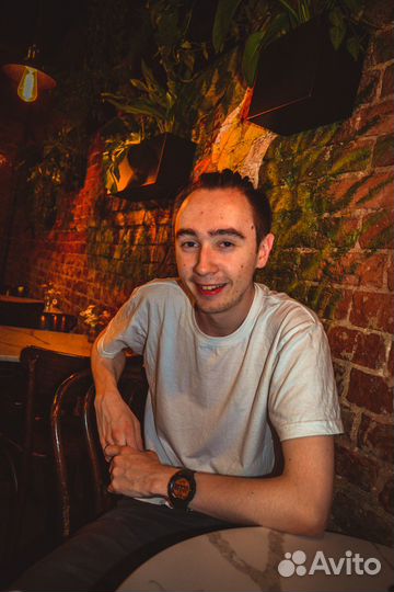 Переводчик, фотограф, видеомонтажёр, репетитор