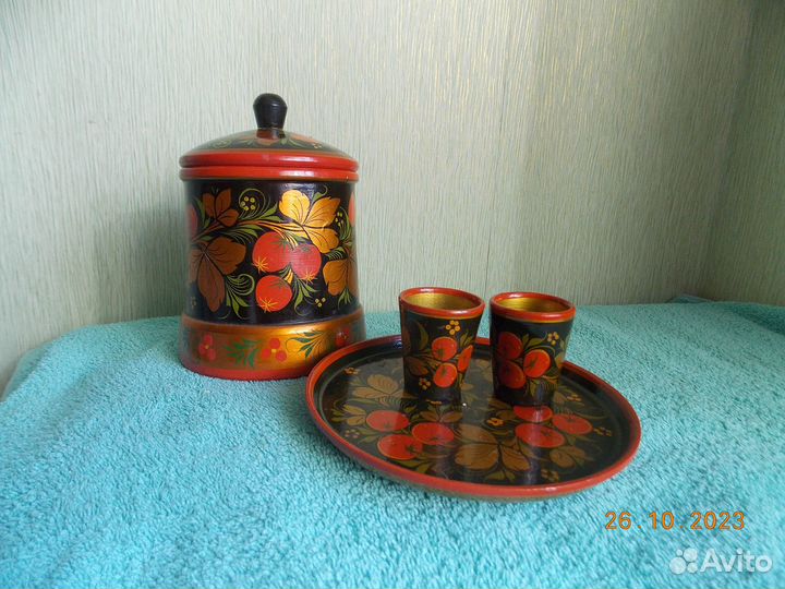 Деревянная посуда с хохломской росписью