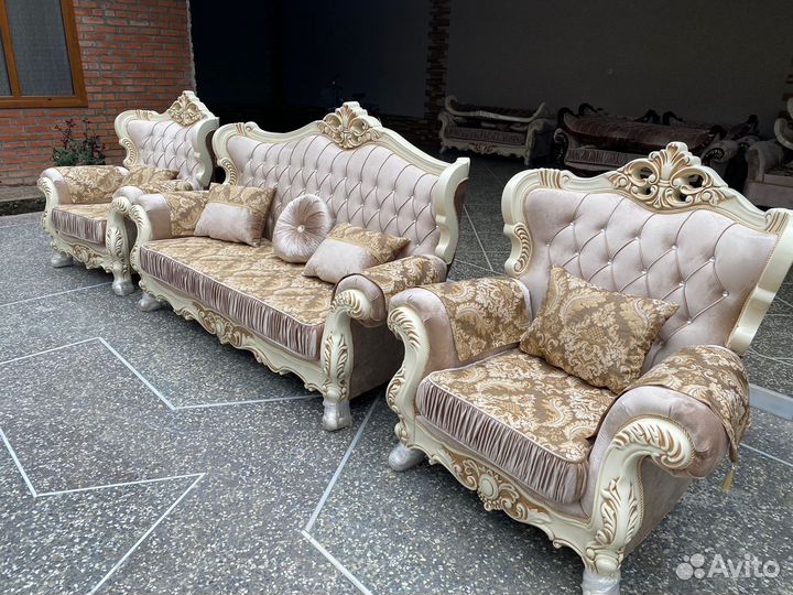 Диван Королевский