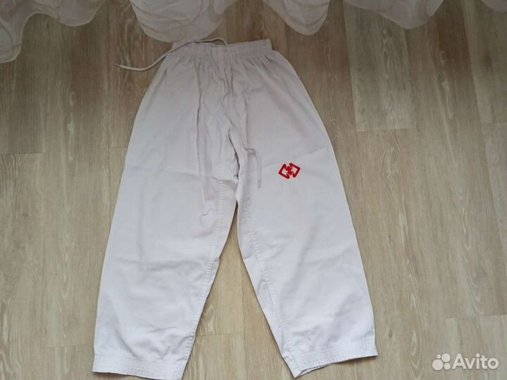 Форма для занятий тхэквондо (тобок)