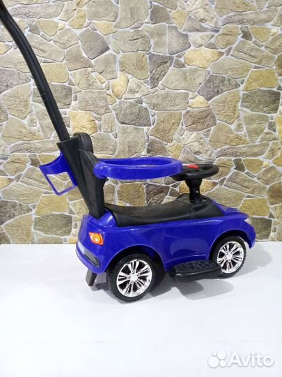 Детская машинка каталка с ручкой