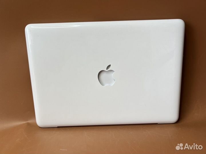 MacBook 13 2010 отличная батарея