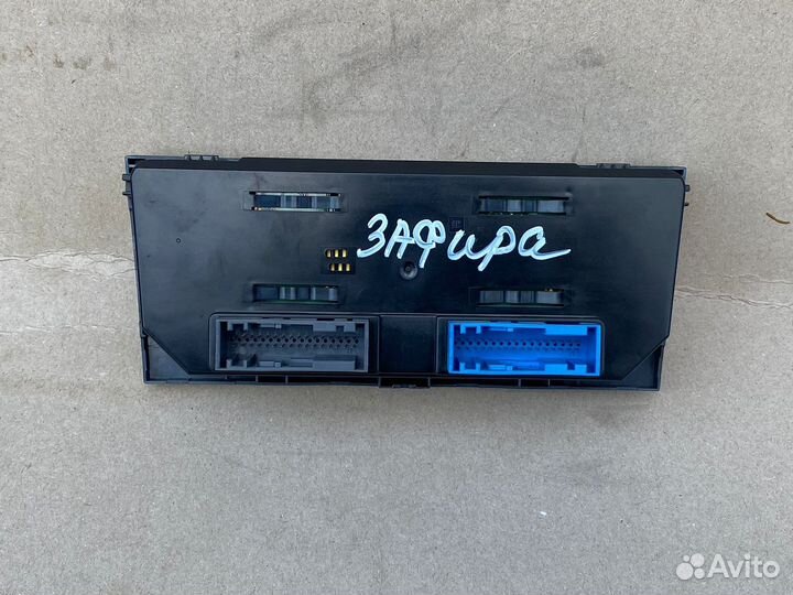 Блок управления климат-контролем Opel Zafira B