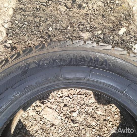 Yokohama Ice Guard IG30 215/60 R16