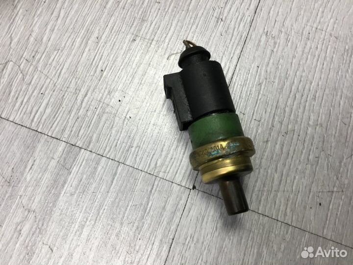 Датчик температуры двигателя Volkswagen Passat 1.9