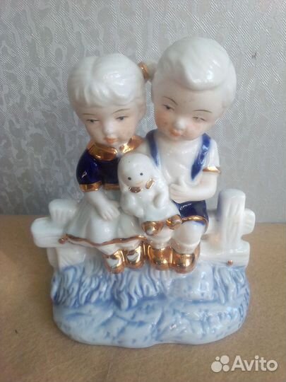 Фарфоровая статуэтка
