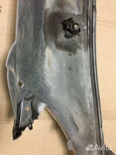 Пластик задний левый для скутера Suzuki Avenis 125