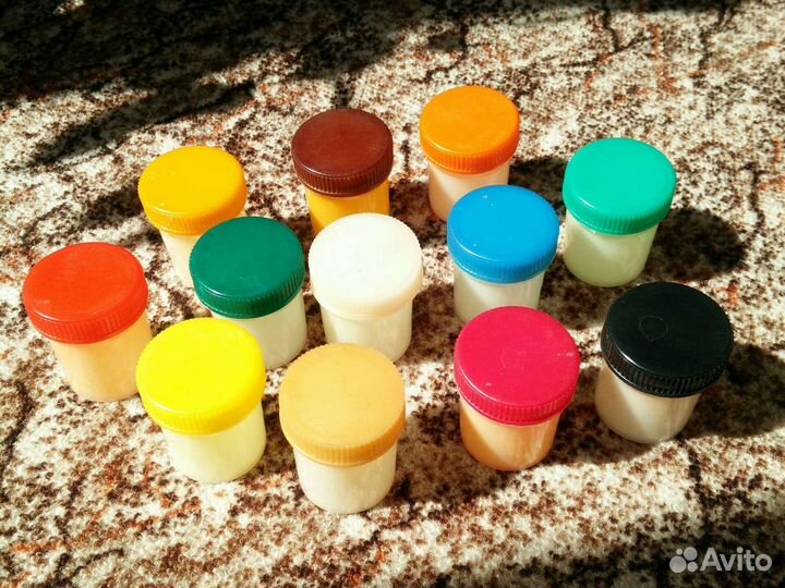 Баночки пустые от витаминов и красок гуашь