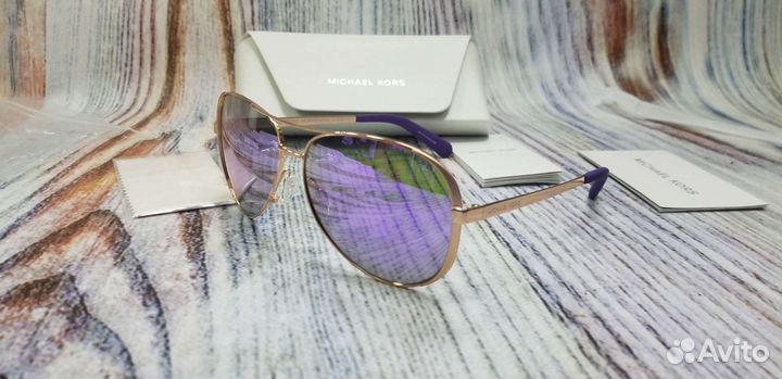 Солнцезащитные очки Michael Kors Chelsea MK5004