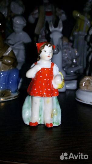 Фарфоровая статуэтка