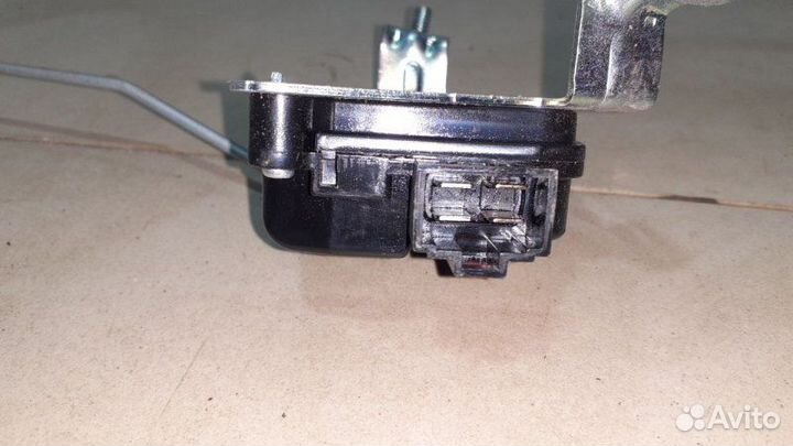 Активатор замка багажника задний Hyundai Solaris 1