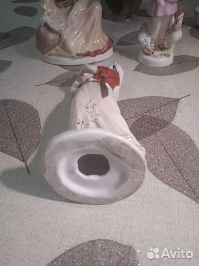 Статуэтка Девушка с кувшином. Ереван