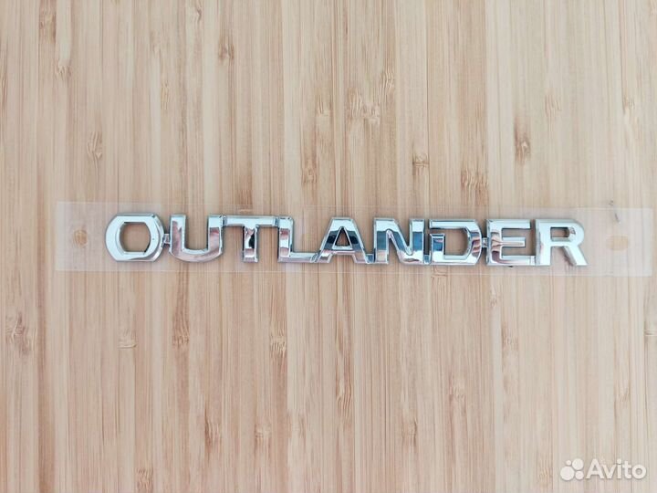 Эмблема новая Mitsubishi Outlander оригинал