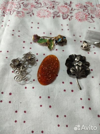 Ретро броши