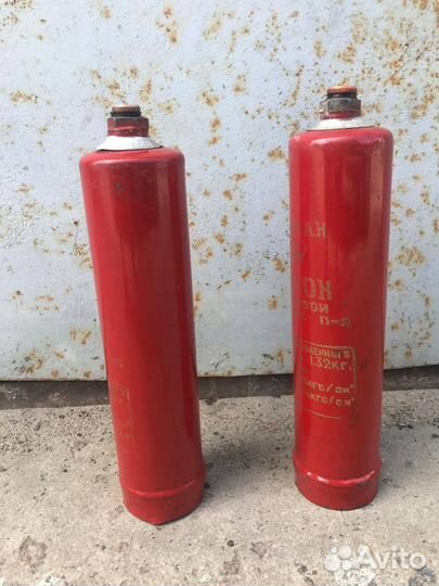 Два баллона для газовой плиты П-2