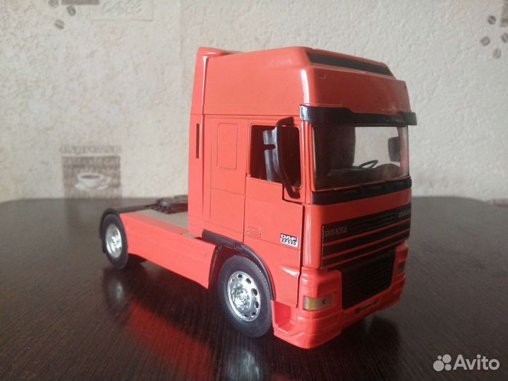 Модель тягач DAF 1/32
