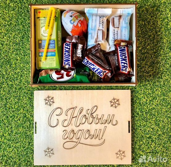 Коробка новогодняя подарочная