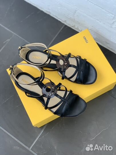 Босоножки Fendi 37 размер
