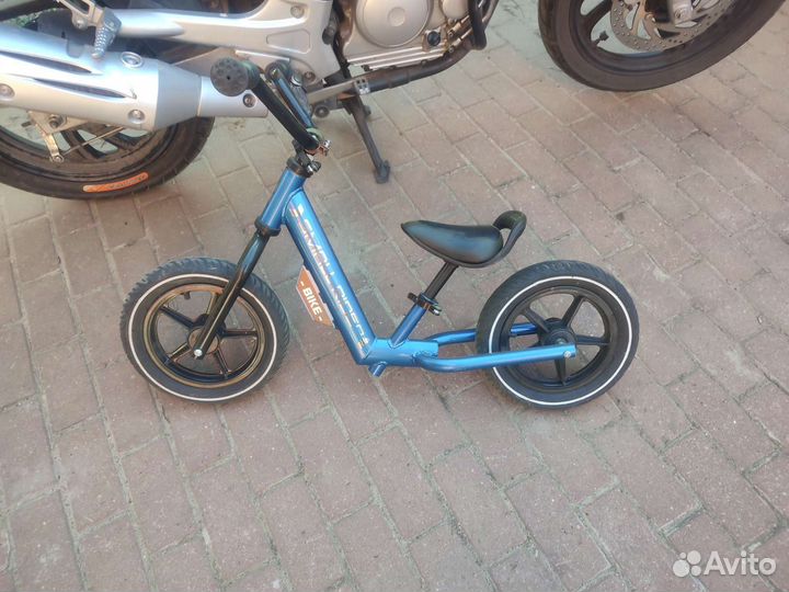 Продам беговел