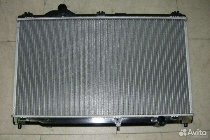 Радиатор охлаждения двигателя Lexus Gs450