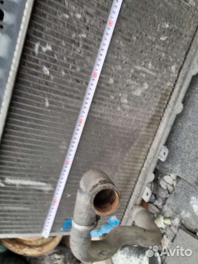 Радиатор охлаждения на nissan primera Р10 кузов