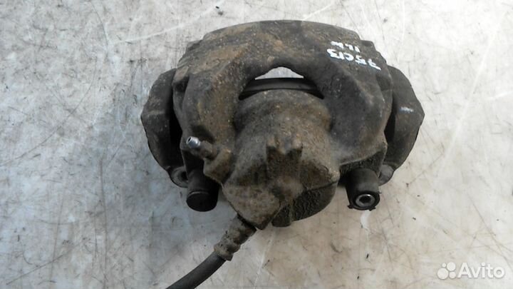 Суппорт передний левый Renault Megane 3 2010