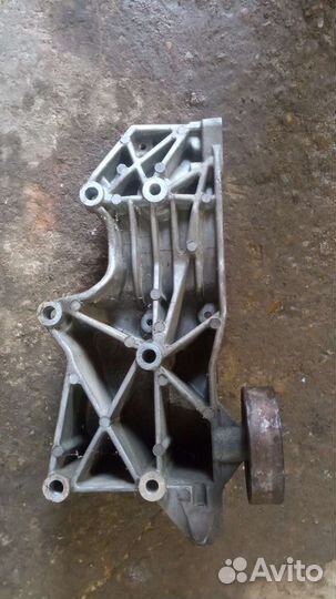 Кронштейн генератора Ауди A4 B5