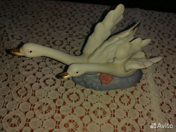 Статуэтка лебеди