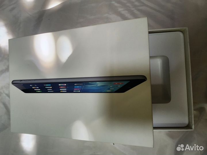 Apple iPad Air 64 гб (Wi-Fi + 4G LTE, косм серый)