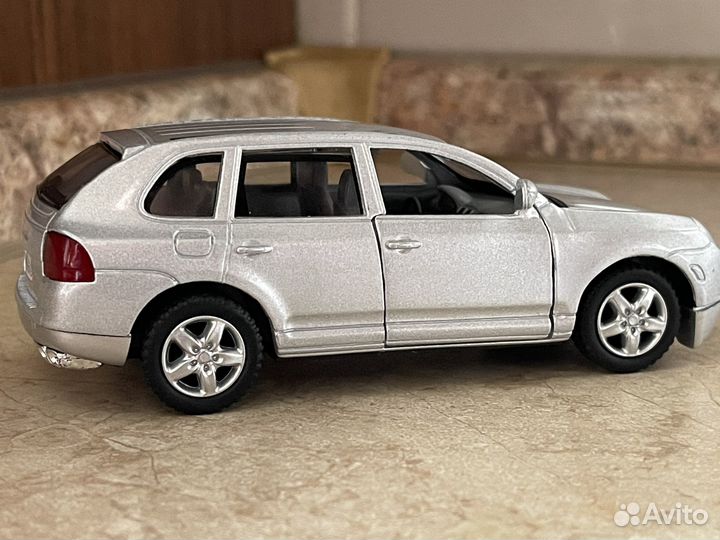 Модель автомобиля Porsche Cayenne Turbo