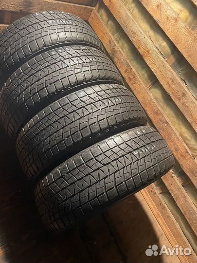 Bridgestone Blizzak DM-V1 235/60 R18