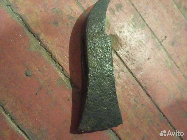 Топор пожарный. железо, засов