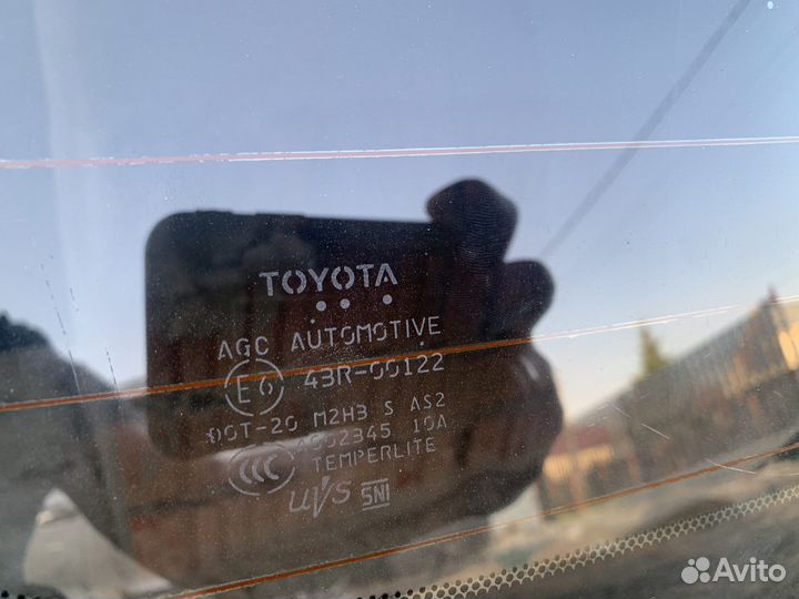 Стекло крышки багажника toyota Land Cruiser 200