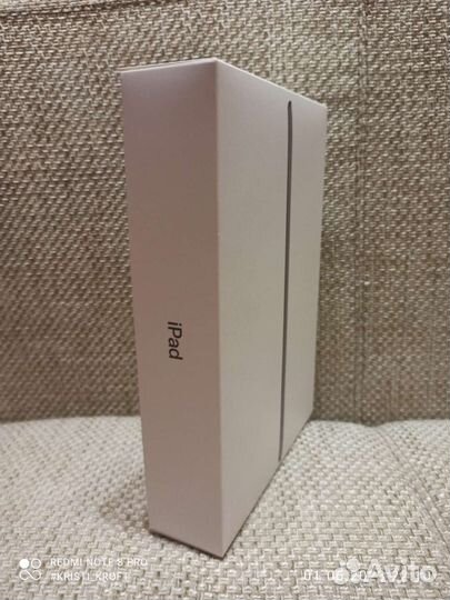 Продам планшет Apple iPad 8го поколения на 32 гб