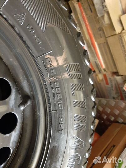 Goodyear Ultragrip Ice Arctic 215/60 R16 99T