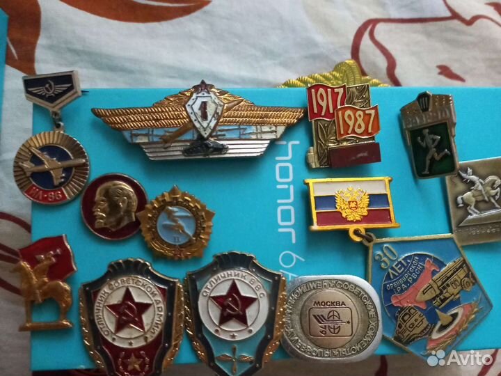 Значки, пуговицы, из значк