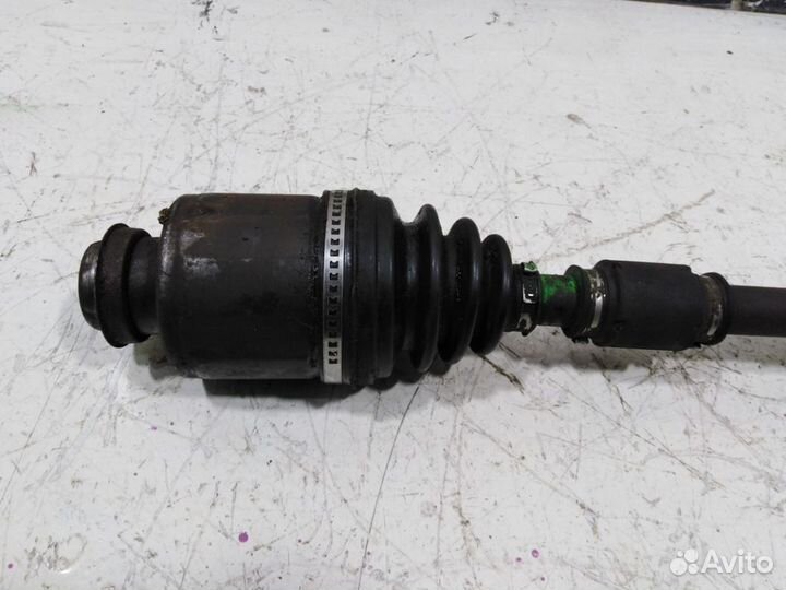 Привод передний правый