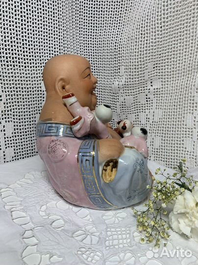 Фарфоровая статуэтка 