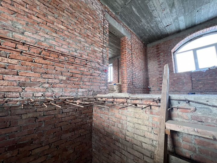 Дом 400 м² на участке 5 сот.