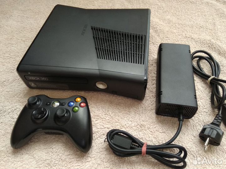 Xbox 360 E + 100 игр прошит Freeboot