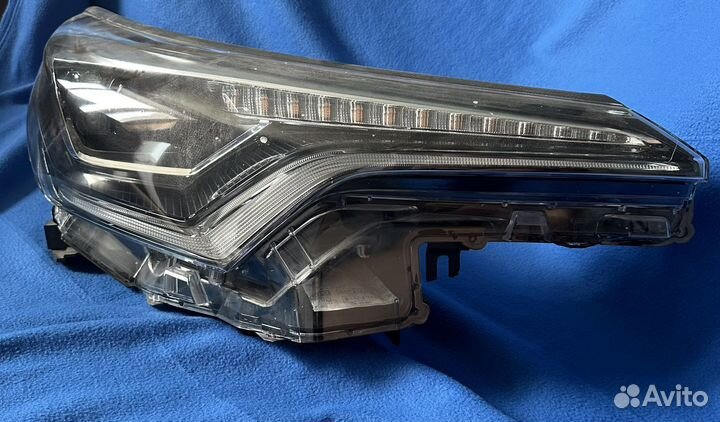 Фары на C-HR 2017