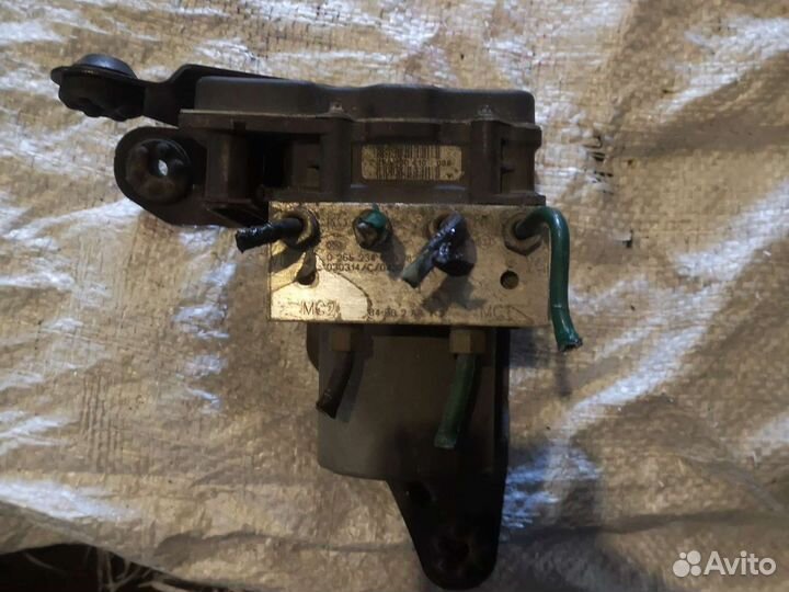 Блок ABS Renault Мegan/Scenic 2 (841302AAY2)