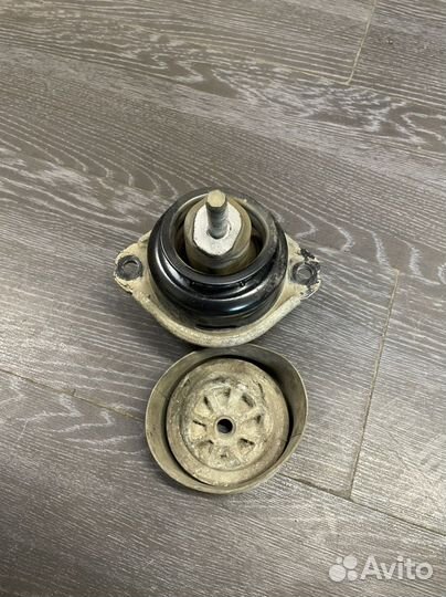 Опора двигателя VW Touareg Audi Q7 7L6199131A