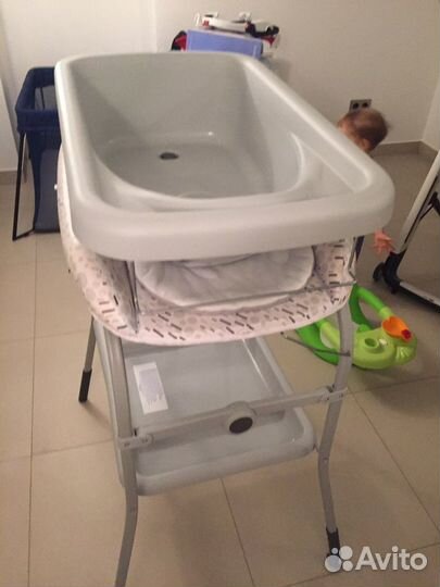 Пеленальный столик с ванночкой chicco