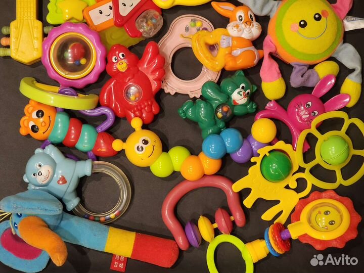 Погремушки пакетом и мобиль fisher price