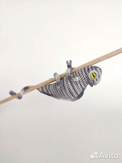 Игрушка сувенир ручной работы хамелеон