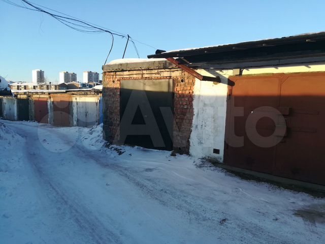 Теплый гараж иркутск. Гараж Иркутск. Иркутск гараж с дельфинами фото